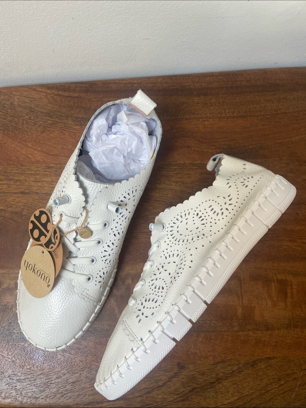 Yokono Women’s White Perforated Leather Casual Lace-Up Sneakers New